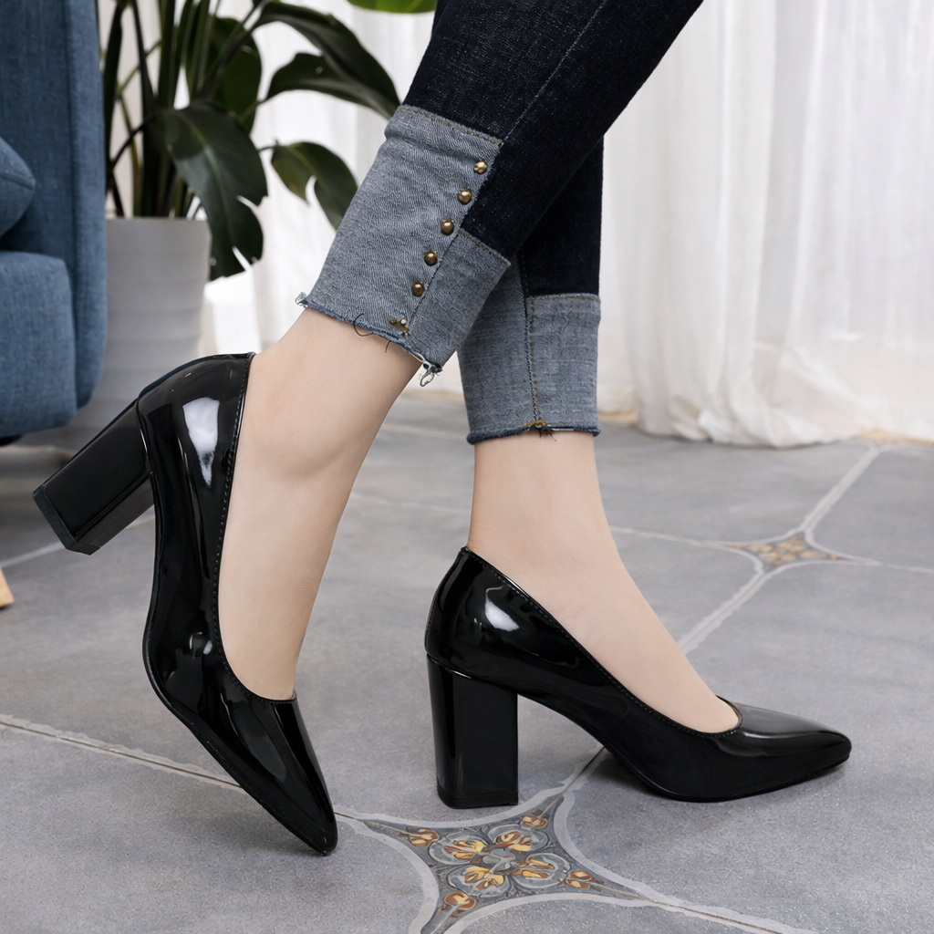 Elegante Pumps mit spitzer Zehenpartie von Andrea Serena