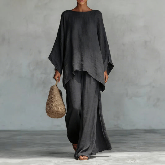 Minimalistisches Damen-Set aus locker sitzendem Oberteil und weit geschnittener Hose