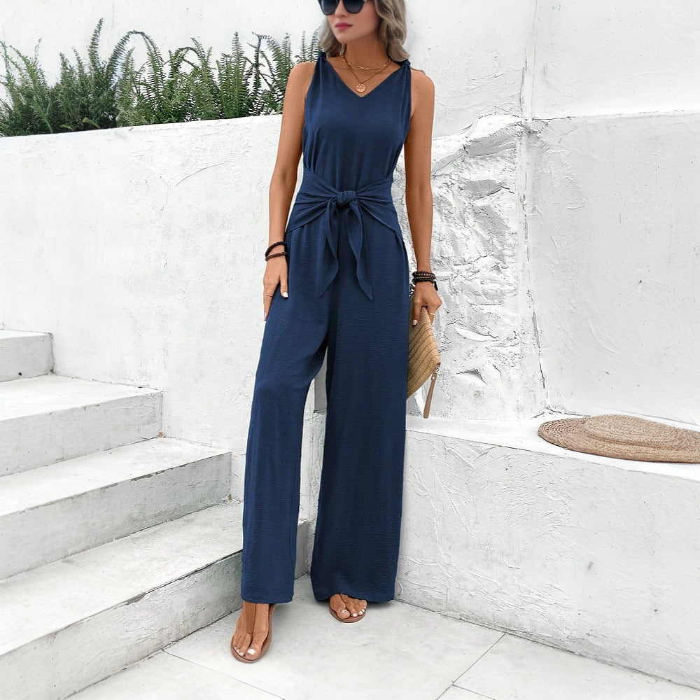 Schicker ärmelloser dunkelblauer Jumpsuit von Andrea Serena