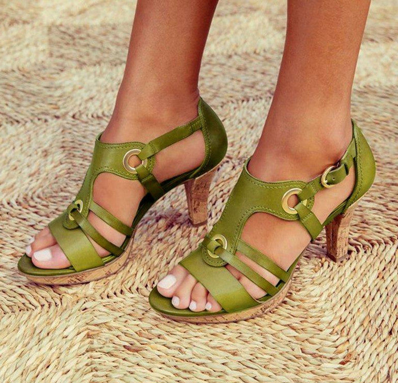 Andrea's™ | Riemchensandalen mit mittelhohem Absatz und goldenen Zierelementen