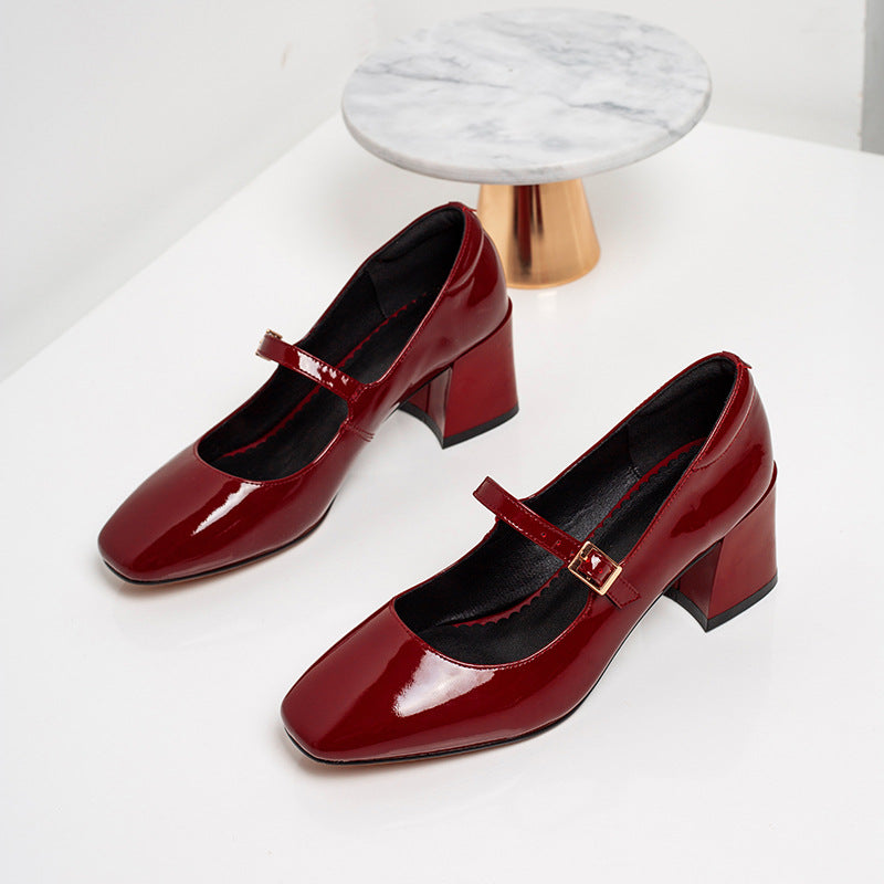 Elegante Lackleder-Pumps von Andrea Serena