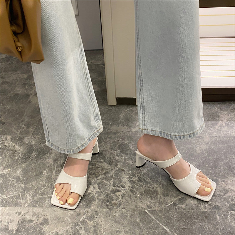Schicke Sandalen mit klobigem Absatz von Andrea Serena