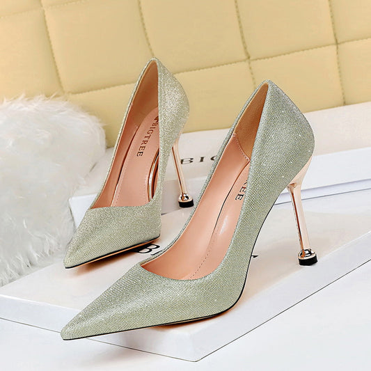 Funkelnde Pumps mit spitzer Zehenpartie von Andrea Serena