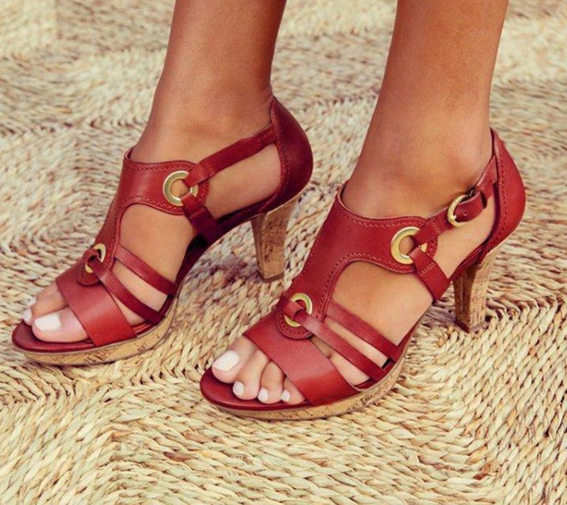 Andrea's™ | Riemchensandalen mit mittelhohem Absatz und goldenen Zierelementen