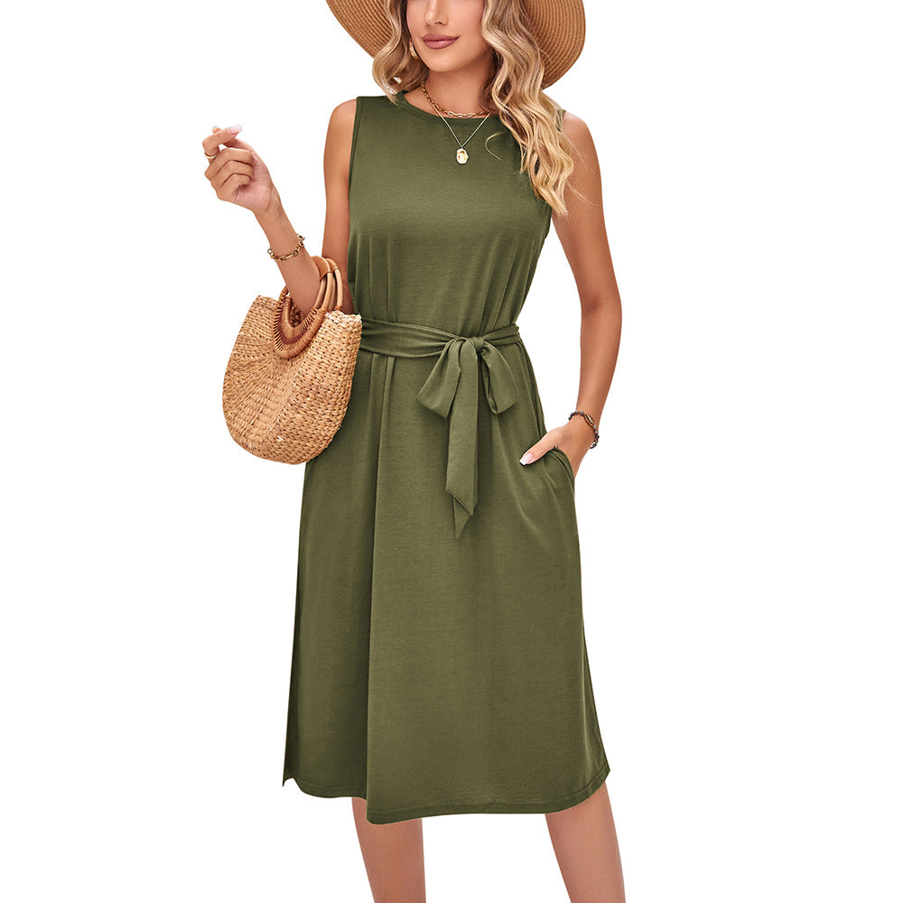Elegantes ärmelloses Midikleid mit Gürtel von Andrea Serena