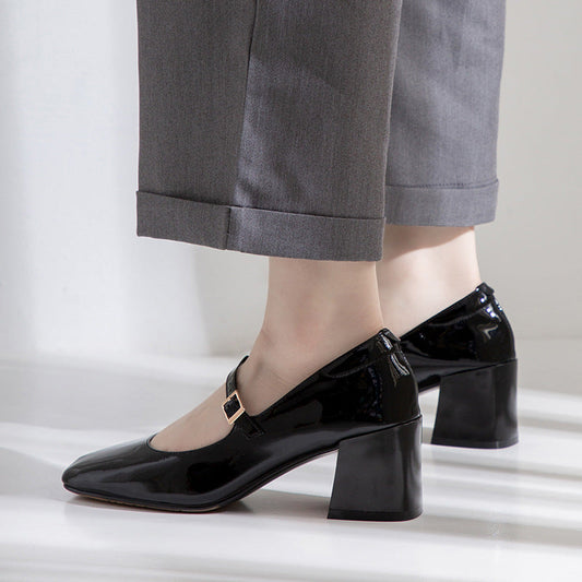 Elegante Lackleder-Pumps von Andrea Serena