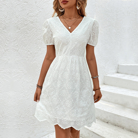 Elegantes Andrea Serena Kleid mit Lochstickerei und Puffärmeln