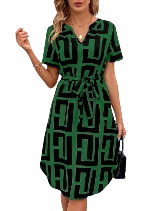 Elegantes, gestreiftes Midikleid von Andrea Serena mit V-Ausschnitt