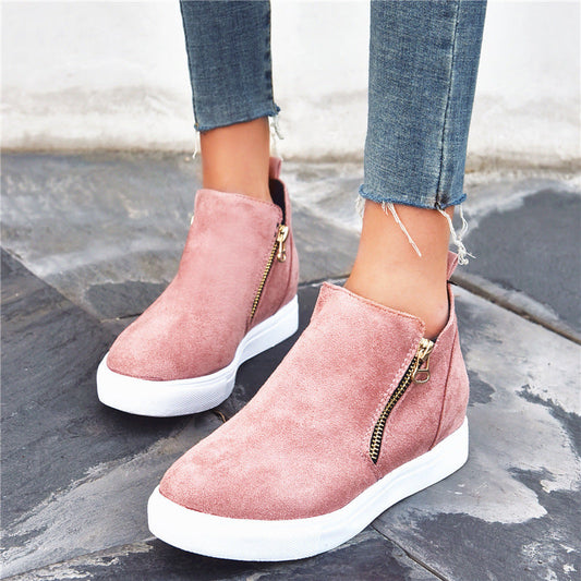 Elegante Wildleder-Ballerinas mit runder Spitze von Andrea Serena