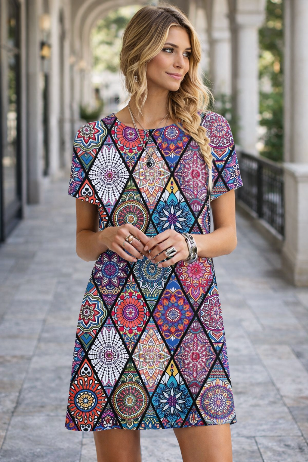 Strahlend bedrucktes, ultrakurzes Kleid von Andrea Serena