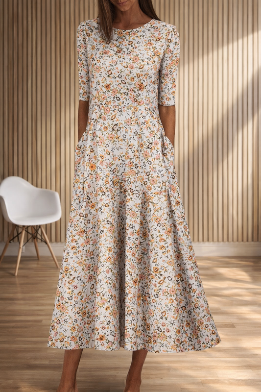 Kleid mit Blumenmuster und Rundhalsausschnitt von Andrea Serena