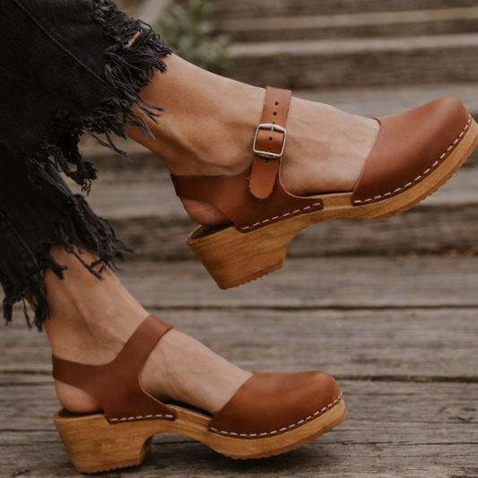 Elegante Plateau-Sandalen von Andrea Serena
