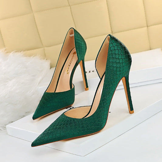 Elegante spitze Seidenpumps von Andrea Serena