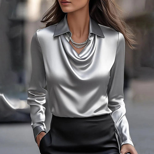 Elegantes Satin-Top mit schwingendem Kragen von Andrea Serena