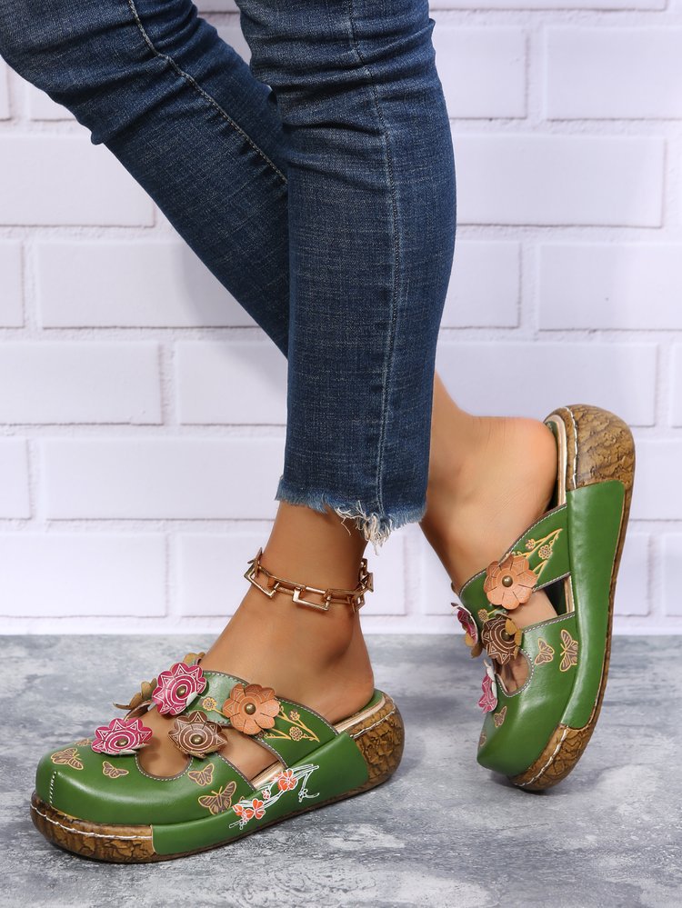 Boho-Sandalen mit Blumenmuster von Andrea Serena mit runder Zehenpartie