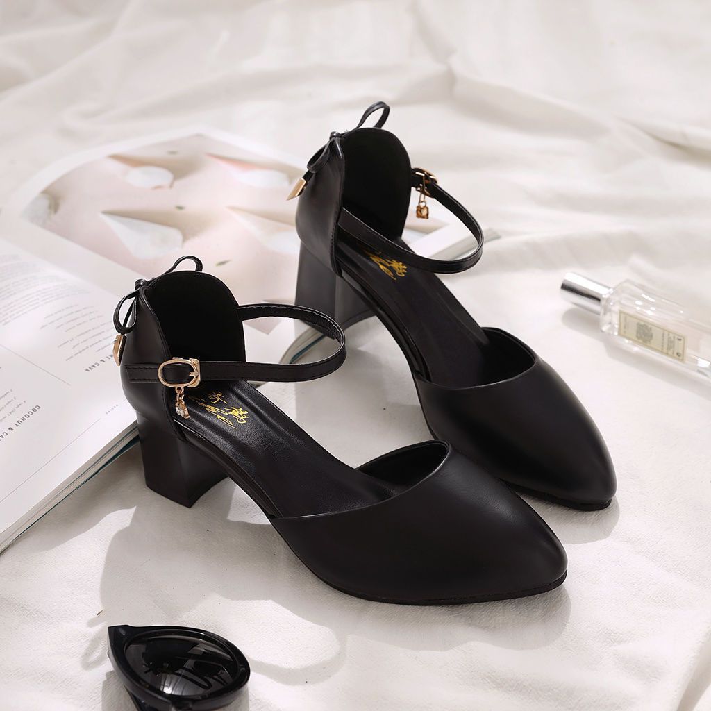 Elegante Pumps mit klobigem Absatz von Andrea Serena