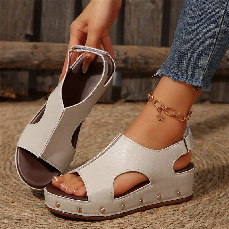 Elegante Plateau-Sandalen mit offener Spitze von Andrea Serena