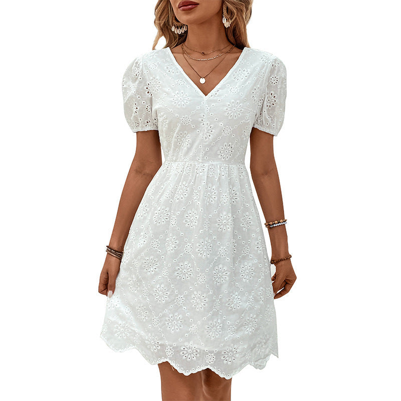 Elegantes Andrea Serena Kleid mit Lochstickerei und Puffärmeln