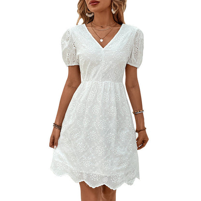 Elegantes Andrea Serena Kleid mit Lochstickerei und Puffärmeln