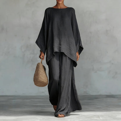 Minimalistisches Damen-Set aus locker sitzendem Oberteil und weit geschnittener Hose