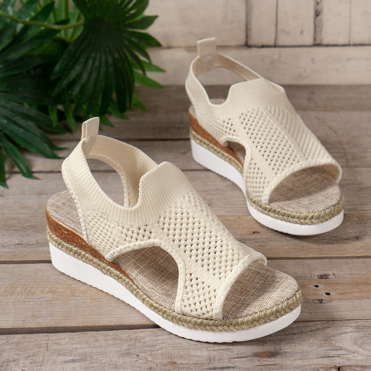 Atmungsaktive Keilsandalen von Andrea Serena