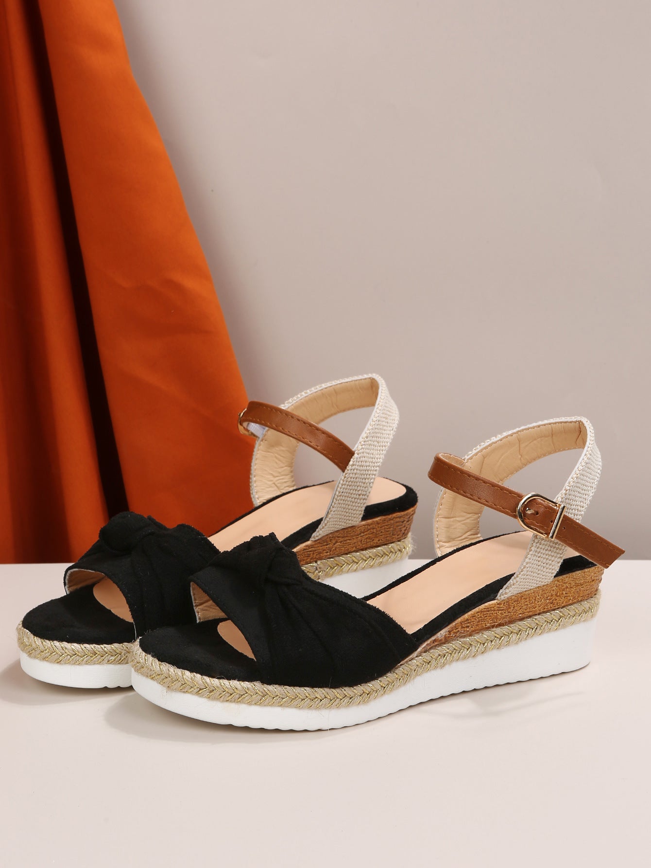 Elegante Plateau-Sandalen von Andrea Serena