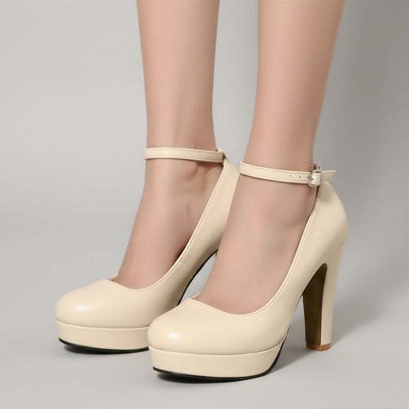 Elegante Pumps mit klobigem Absatz von Andrea Serena