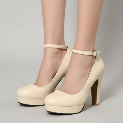 Elegante Pumps mit klobigem Absatz von Andrea Serena