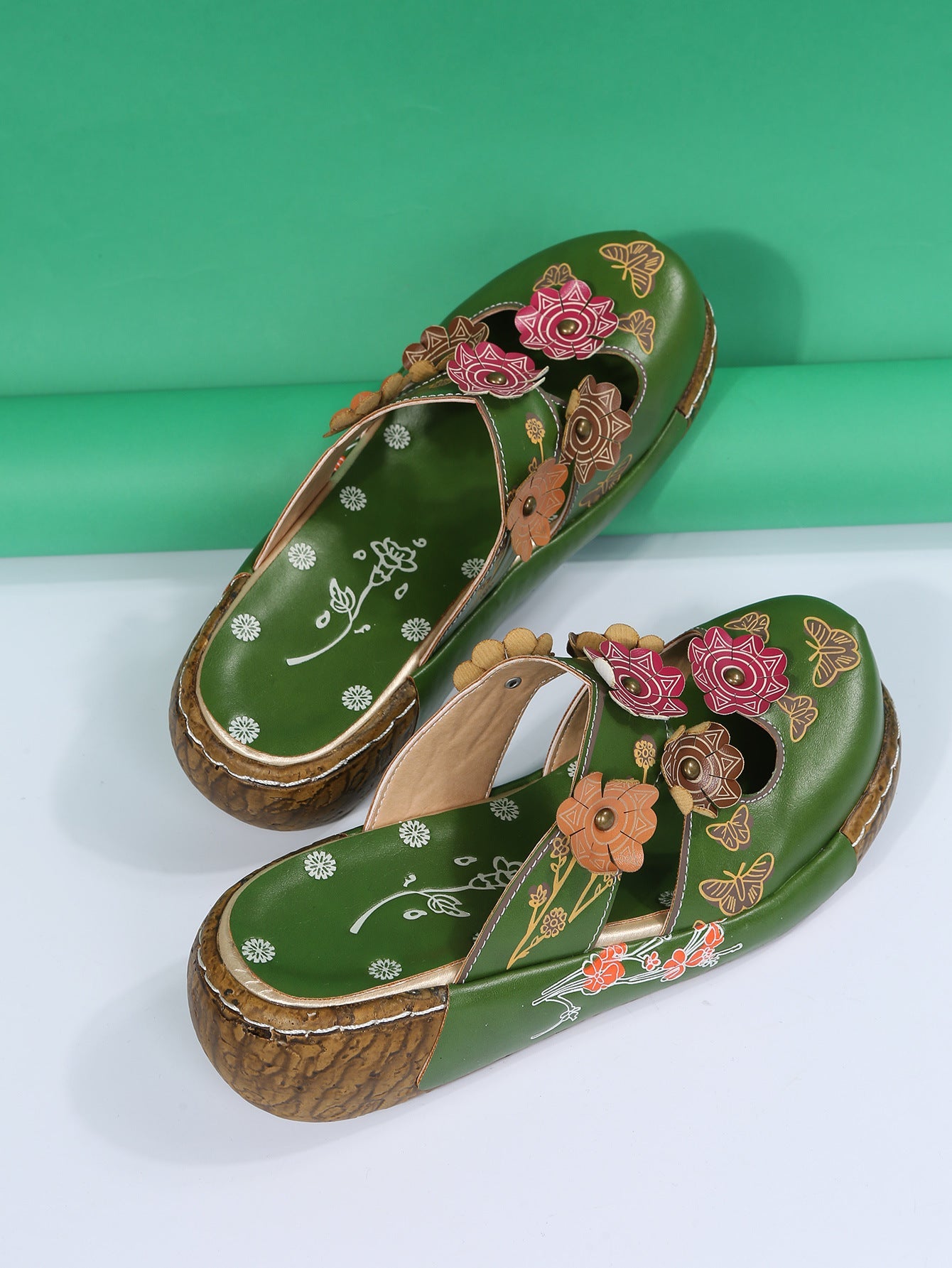 Boho-Sandalen mit Blumenmuster von Andrea Serena mit runder Zehenpartie