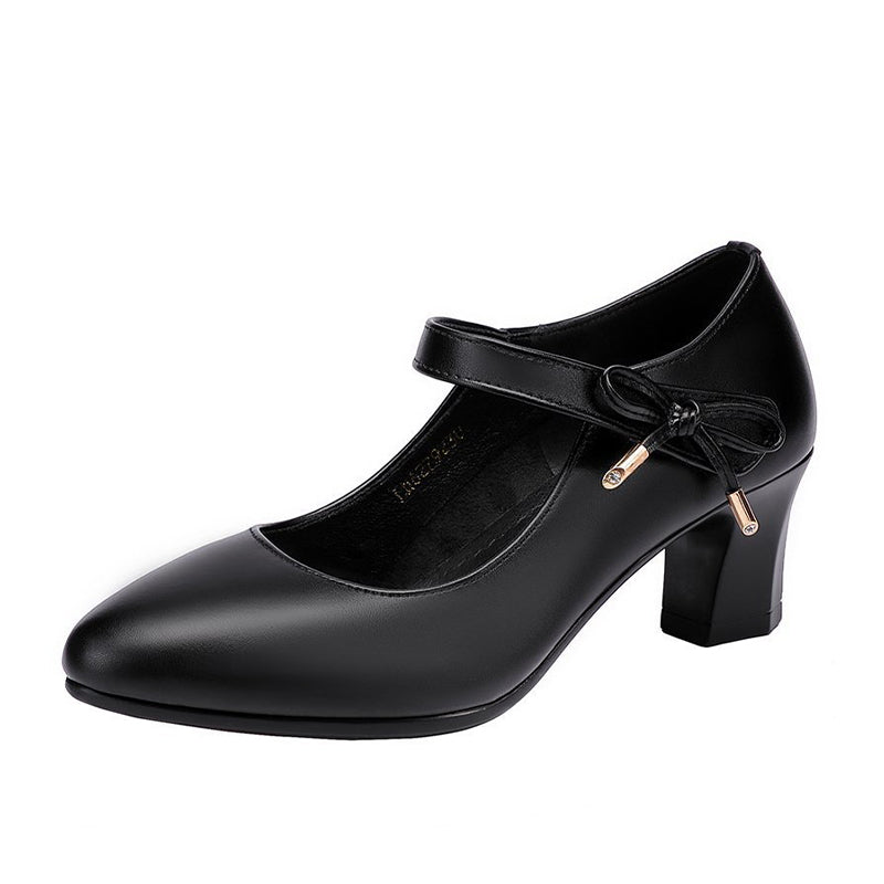 Elegante Pumps mit mittelhohem Absatz und Schnalle von Andrea Serena