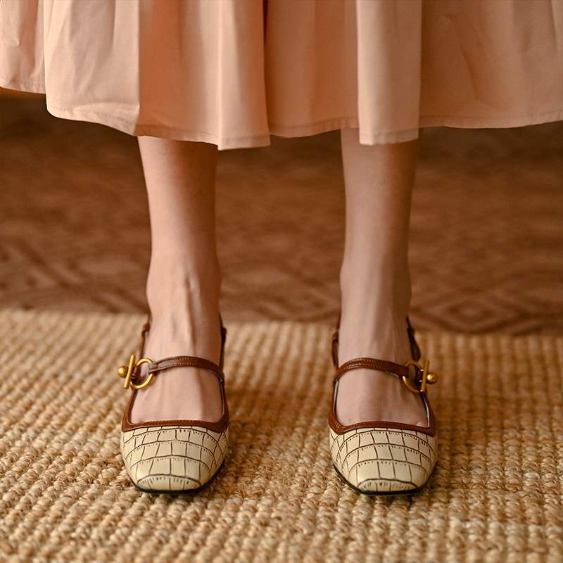 Elegante Mary-Jane-Pumps mit eckiger Spitze von Andrea Serena
