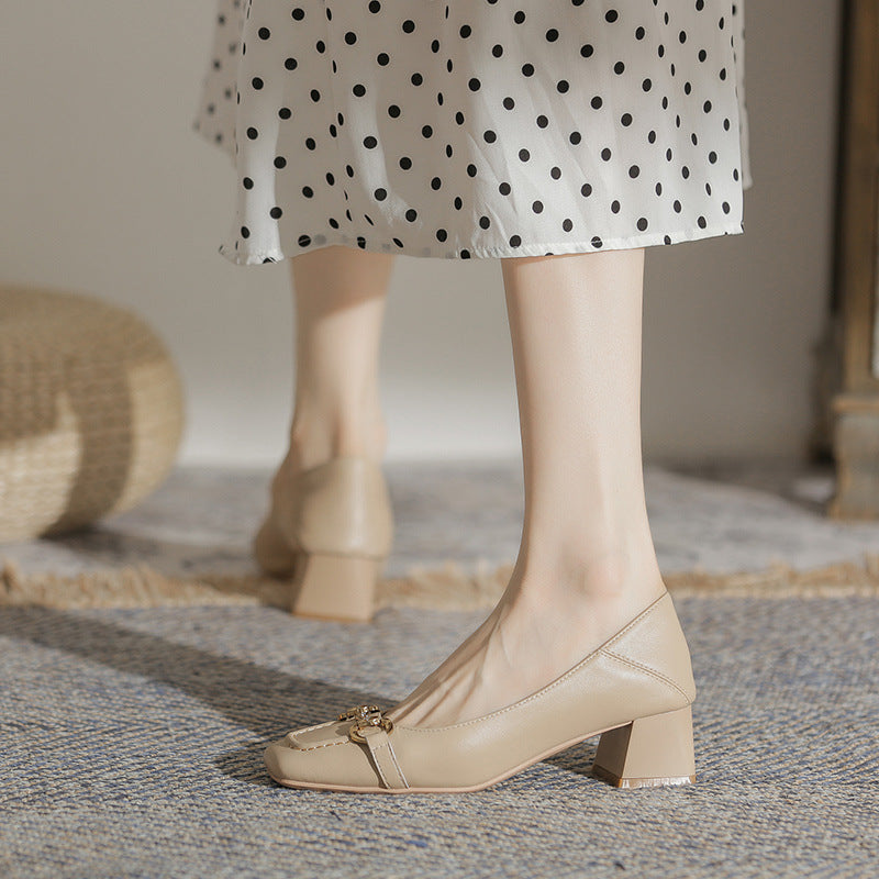 Elegante Pumps mit eckiger Spitze von Andrea Serena