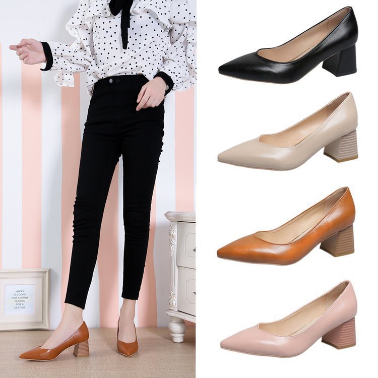 Elegante Pumps mit spitzer Zehenpartie von Andrea Serena