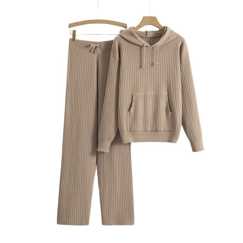 Trendiges Strickset mit Kapuze von Andrea Serena
