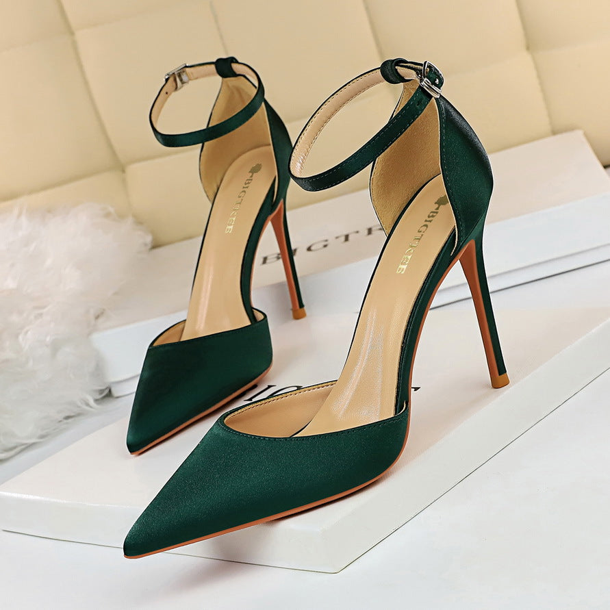 Elegante spitze Seidenpumps von Andrea Serena