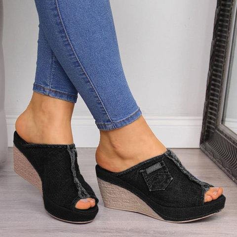 Schicke Keilsandalen aus Denim von Andrea Serena