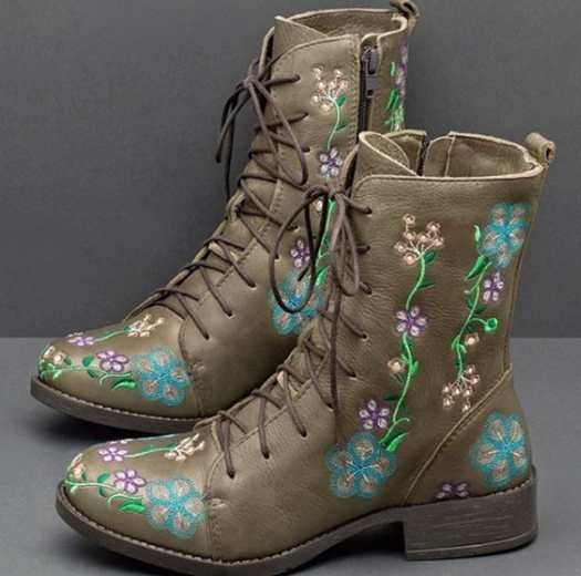 Andrea's™ | Trendige Damen-Stiefeletten mit Stickerei und mittlerem Absatz