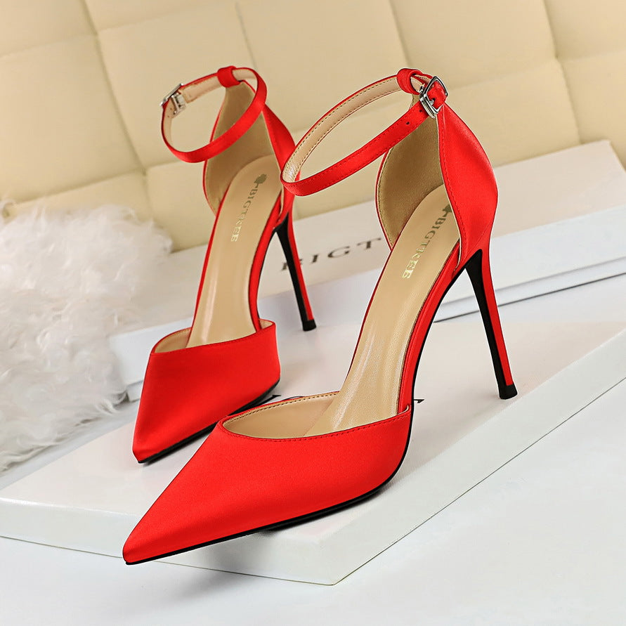 Elegante spitze Seidenpumps von Andrea Serena
