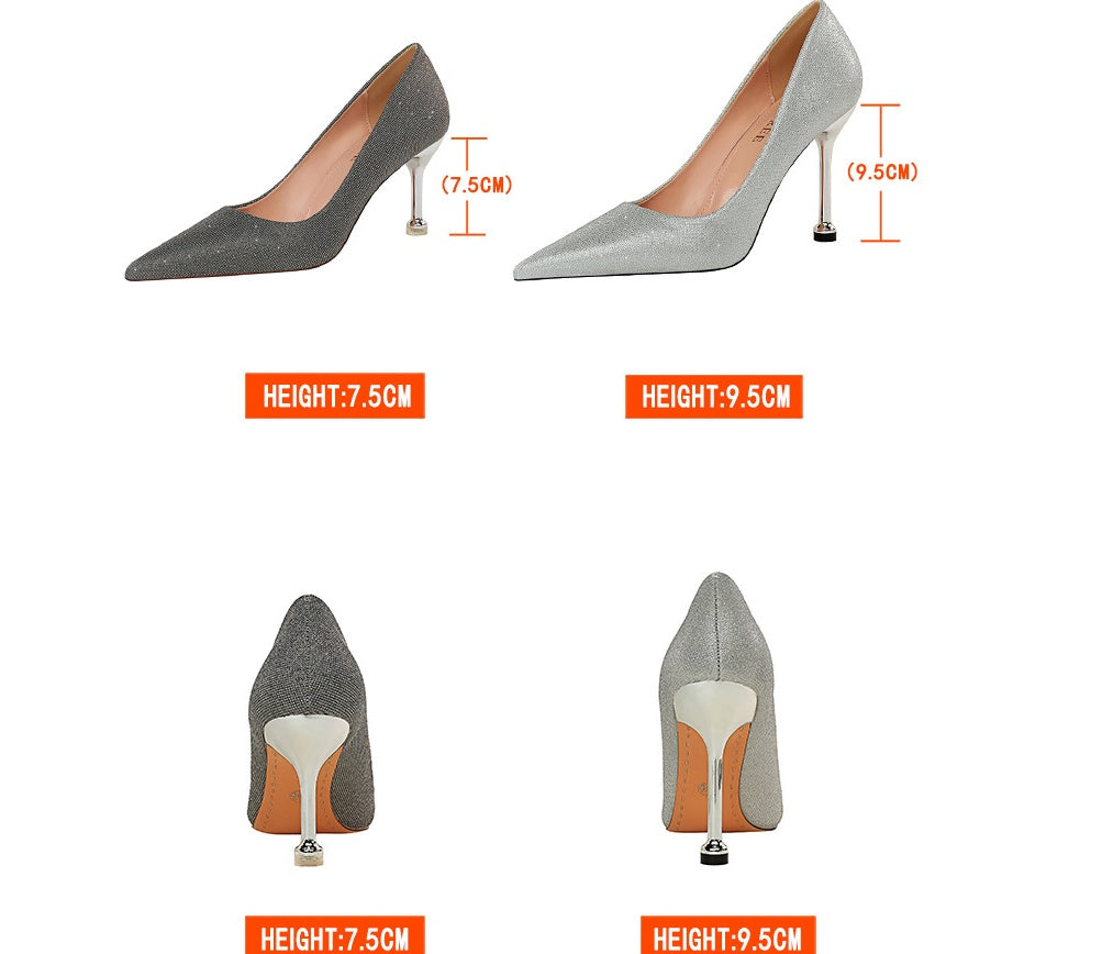Funkelnde Pumps mit spitzer Zehenpartie von Andrea Serena