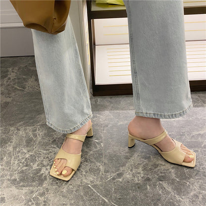 Schicke Sandalen mit klobigem Absatz von Andrea Serena