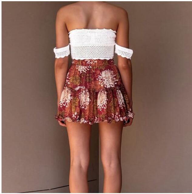 Rock mit lebhaftem Blumenmuster von Andrea Serena