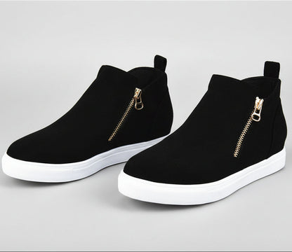 Elegante Wildleder-Ballerinas mit runder Spitze von Andrea Serena