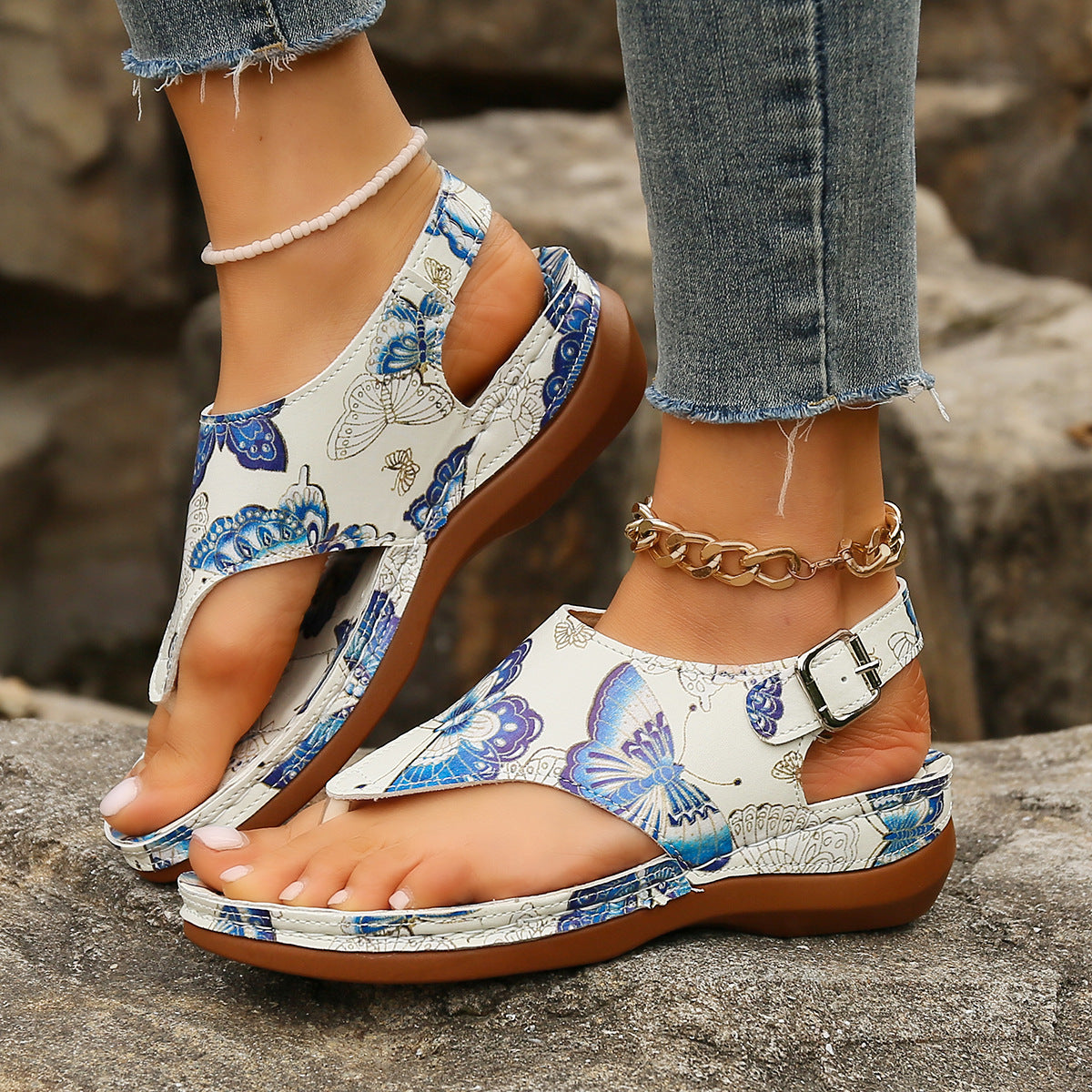 Keilsandalen mit Blumenmuster von Andrea Serena