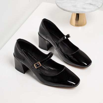 Elegante Lackleder-Pumps von Andrea Serena