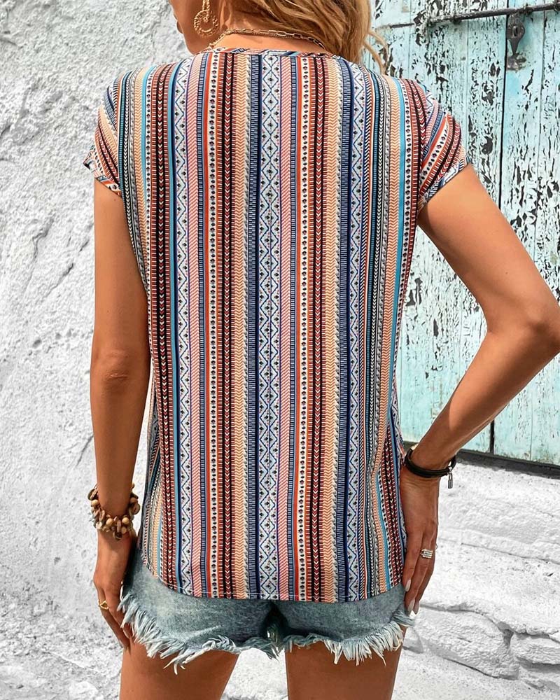 Andrea's™ | T-Shirt bunte gedruckte Spitze V-Ausschnitt