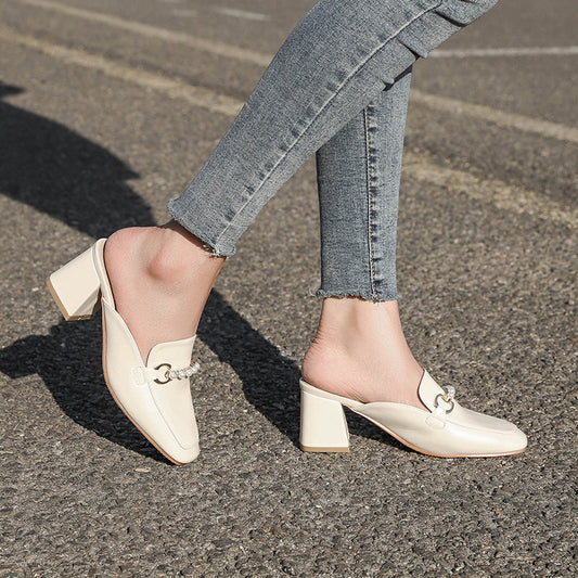 Schicke, von Pinterest inspirierte Andrea Serena Blockabsatz-Mules