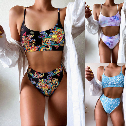 Bikini mit lebendigem Print, inspiriert von Andrea Serena und Pinterest