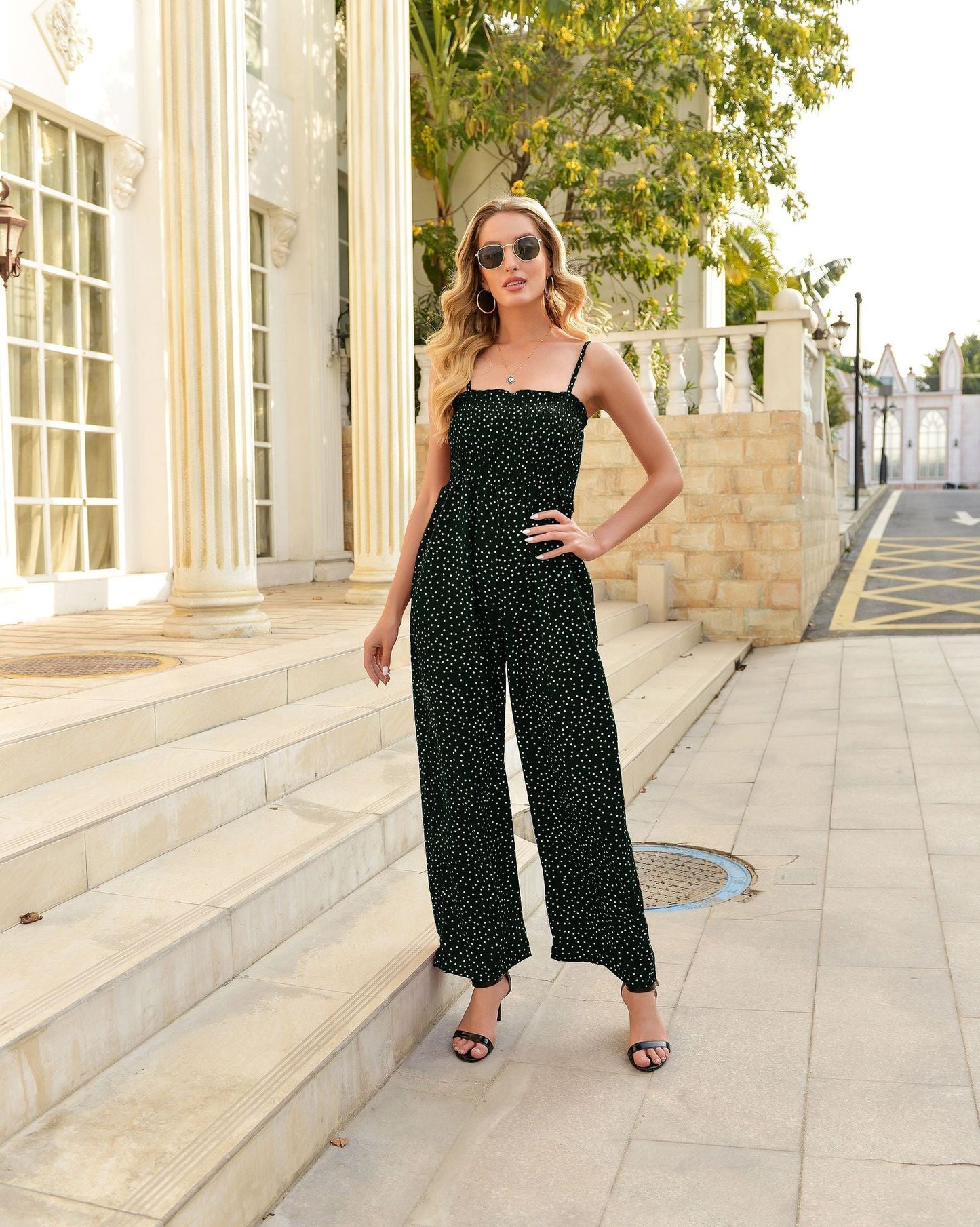 Schicker gepunkteter Jumpsuit von Andrea Serena mit weitem Bein
