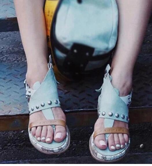Retro-Sandalen mit weicher Sohle von Andrea Serena