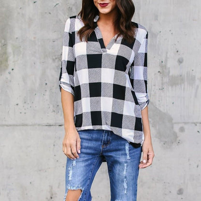 Karierte, locker sitzende Bluse mit V-Ausschnitt von Andrea Serena